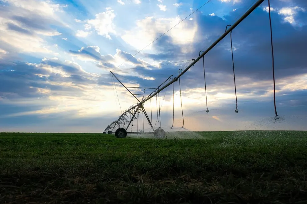 Field irrigation sprinkler system
